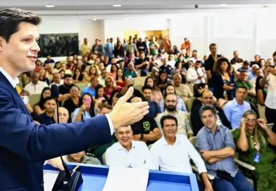 Daniel Vilela recebe apoio de vereadores de Águas Lindas na abertura dos trabalhos legislativos