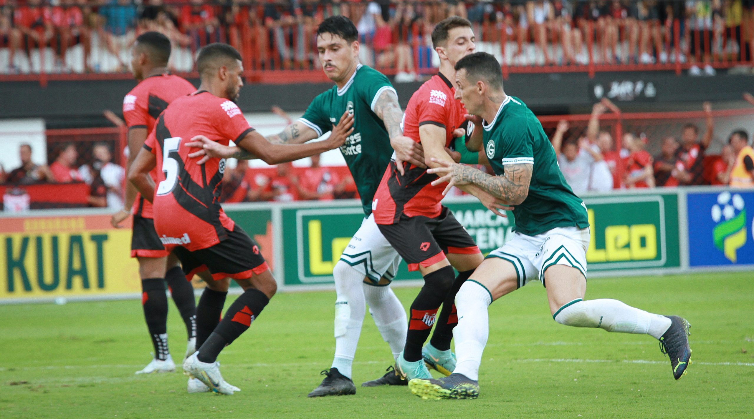 Goiás vence Atlético no Antônio Accioly e abre vantagem para o título ...