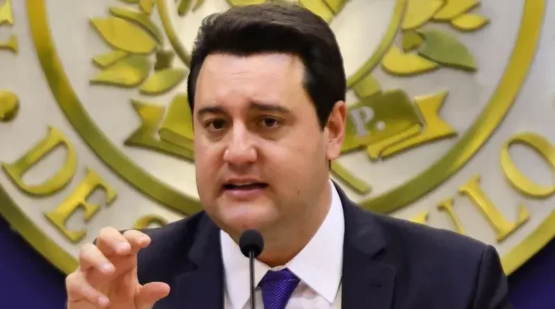 Ratinho Júnior desiste de candidatura presidencial