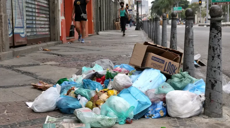 Câmara aprova multa para quem descartar lixo em vias públicas